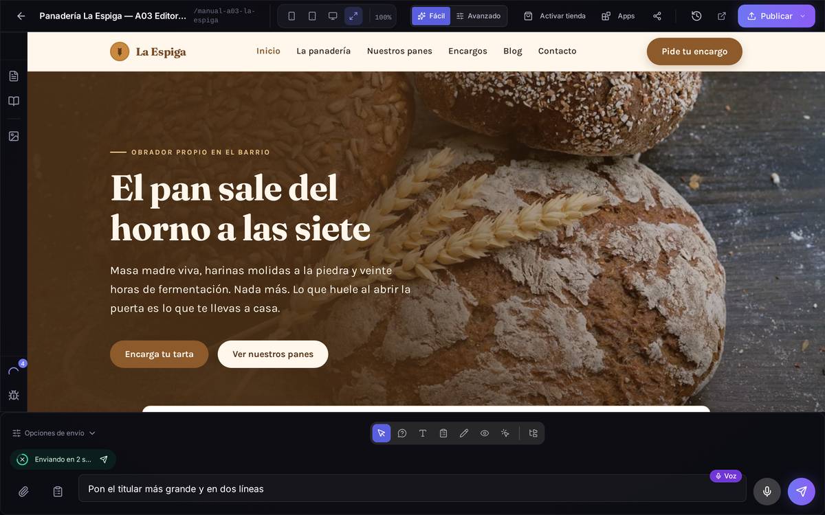 El micrófono de dictado, que solo aparece donde no hay llamada: la frase dictada sale en el cuadro y el anillo de cuenta atrás avisa de que se va a enviar.