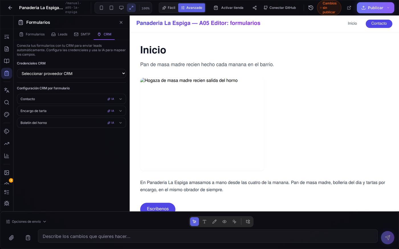 La pestaña CRM. Arriba las claves de tu CRM; abajo, formulario por formulario, si sus contactos se envían y con qué emparejamiento de campos.