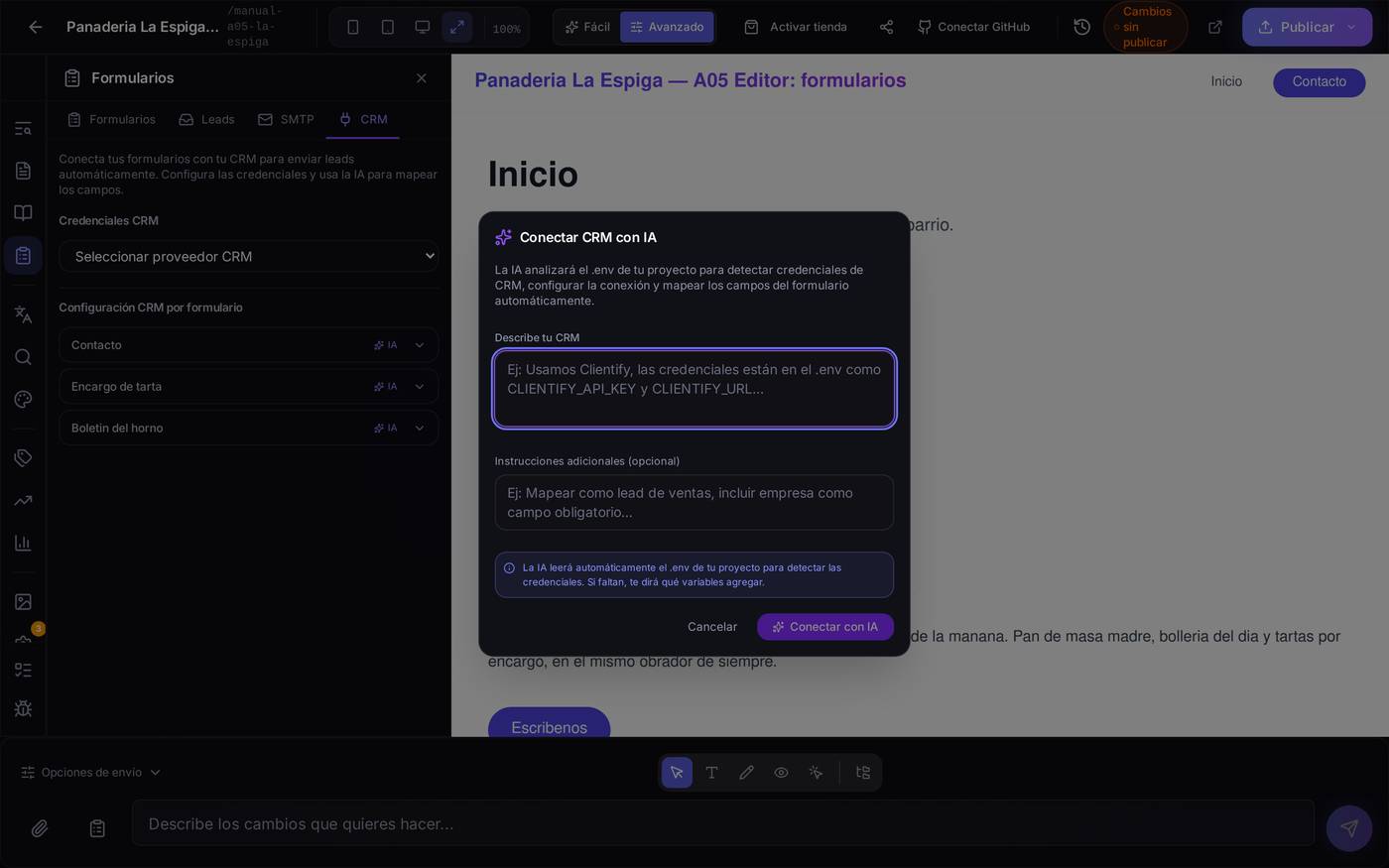 El diálogo de conectar el CRM con IA. Describes tu CRM con tus palabras y él propone qué pregunta del formulario va a cada campo del CRM.