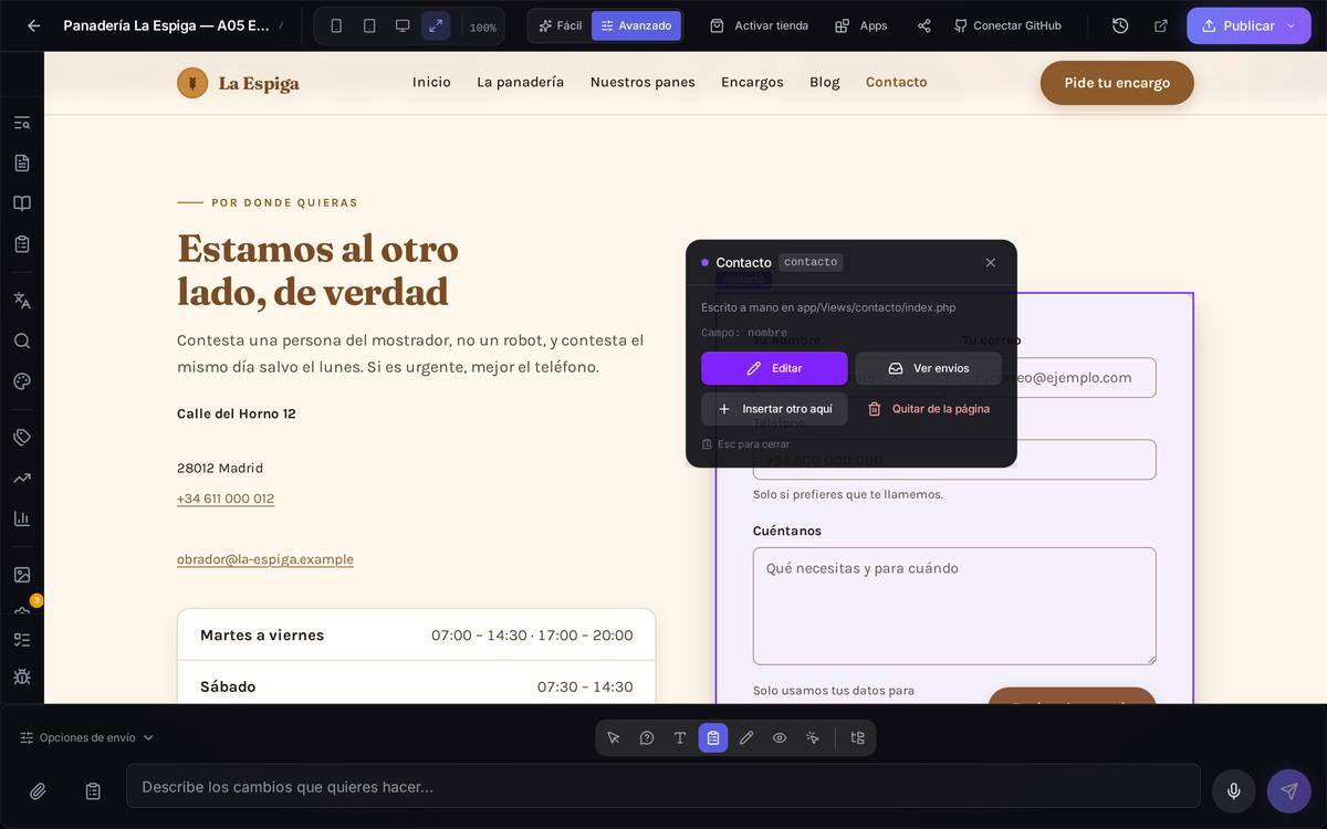 El modo Formularios activo: el formulario de contacto marcado en violeta y su panel con Editar, Ver envíos, Insertar otro aquí y Quitar de la página.