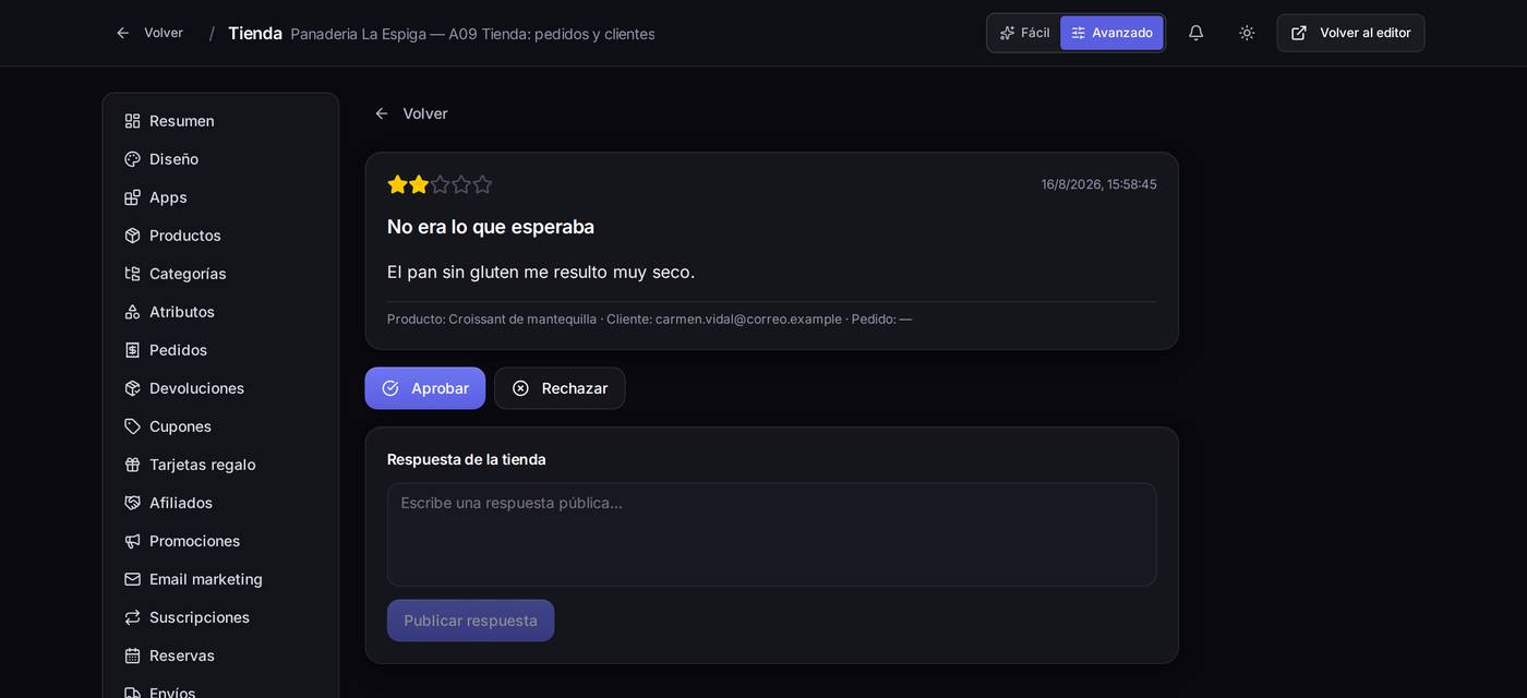 La ficha de una opinión pendiente, con los botones de aprobar y rechazar y el cuadro de respuesta.